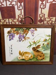 属兔客厅挂什么画？