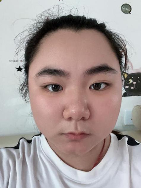 眉毛浓密的女人面相 作风粗犷