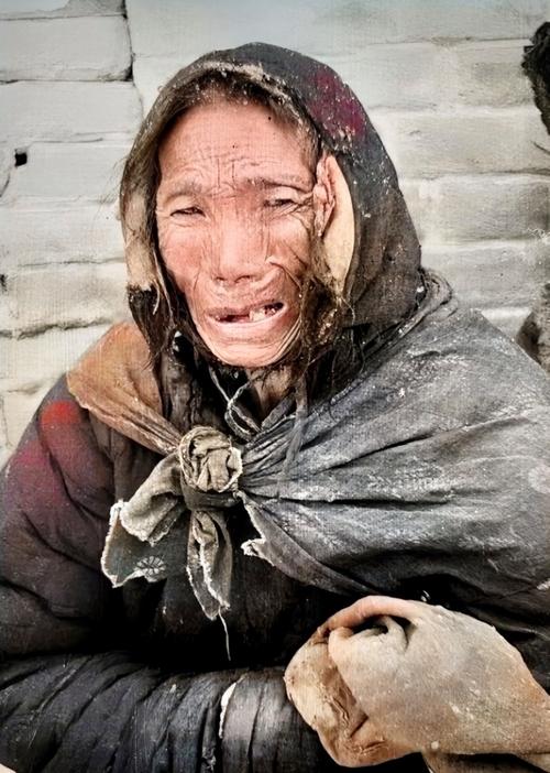 生活艰辛，一生多灾多难的面相