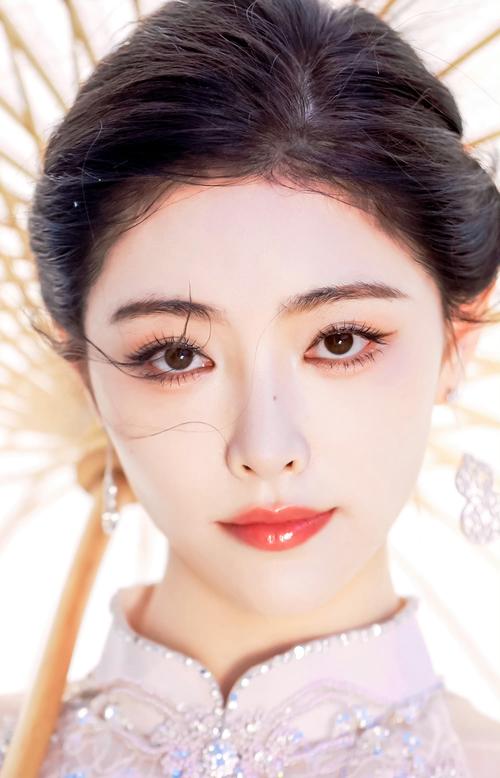 眼睛大的女人面相 性格稳重运势佳