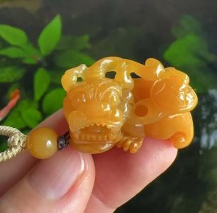 详解：黄龙玉貔貅的佩戴方法