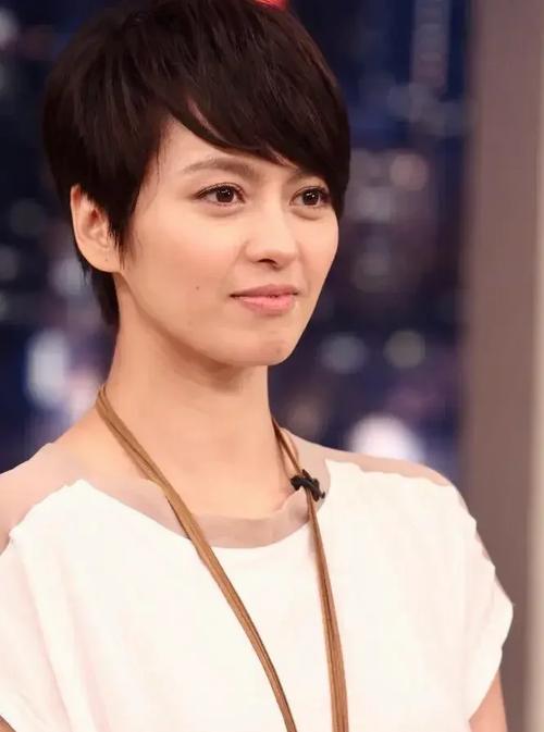 详解梁咏琪的八字婚姻