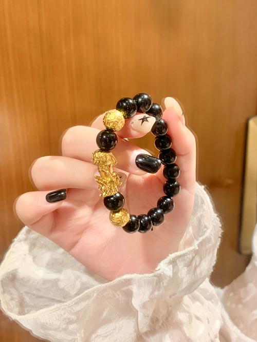 石榴木命女适合佩戴什么旺财 黑曜石提升财运