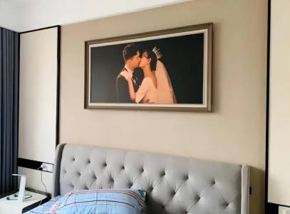 结婚照挂在什么位置好风水  床头上方为首选