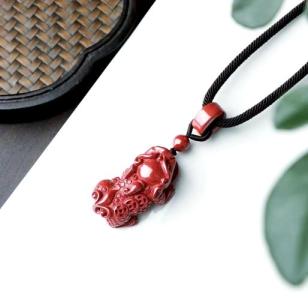 男人佩戴什么饰品招桃花  戴朱砂饰品