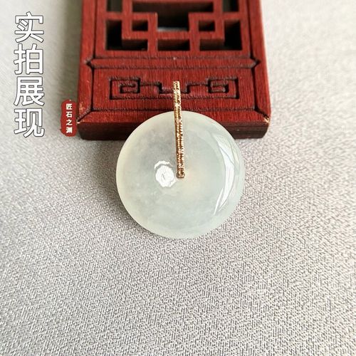 18k玫瑰金翡翠吊坠怎么挑选  男女有差别