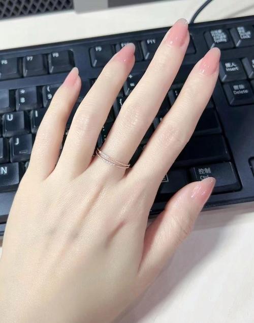 女人手指纤细好不好