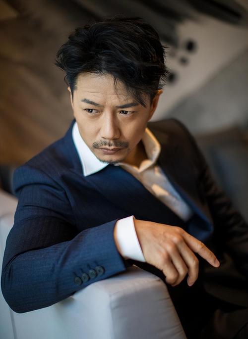 男人情场浪子的面相有何特征