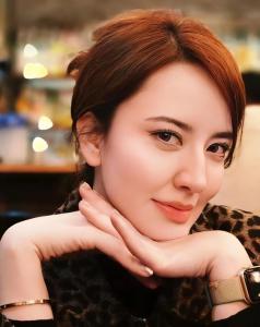 性格冷漠，好固执己见的女人驼峰鼻面相分析
