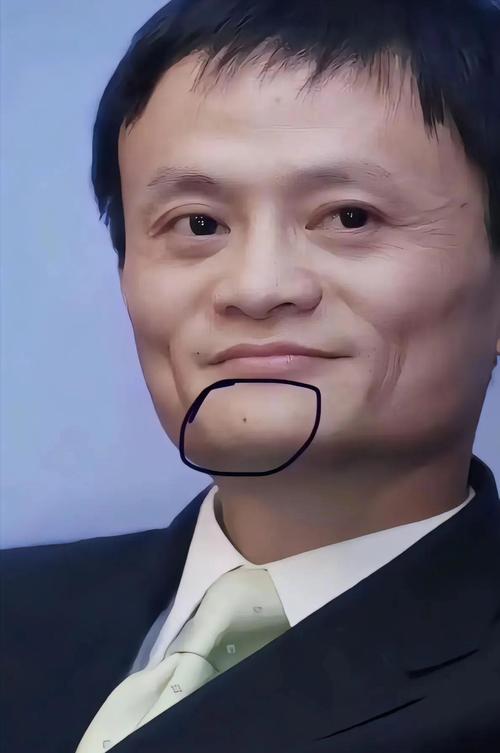 下巴有痣的男人