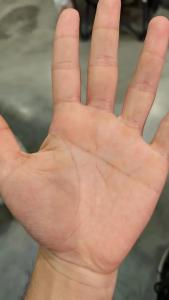 男婴生下来就是左断掌是不是好命