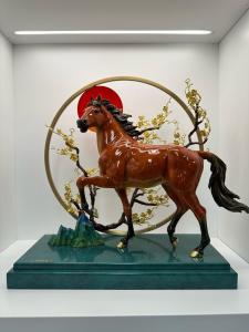 办公室进门西方摆放什么招财 铜吉祥马大鹏展翅得贵人