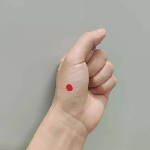 半夜易醒的人，揉揉手上这个部位，效果杠杠的！